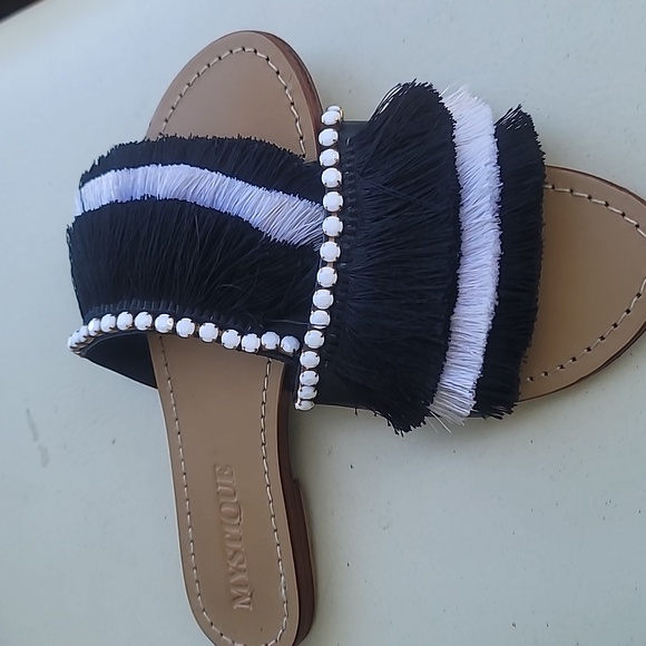 Mystique Women's Shoes Sz 7 Black Flat Leather Sandal Fringe White Swarovski - Picture 9 of 9